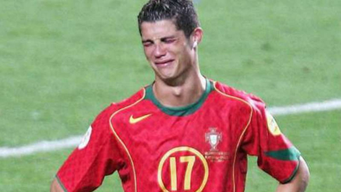 Tangis Cristiano Ronaldo di Piala Eropa 2004.