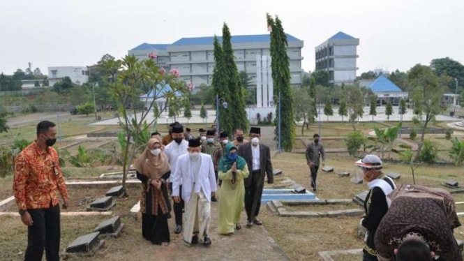 Ma'ruf Amin dan putrinya Calwakot ziarah makam