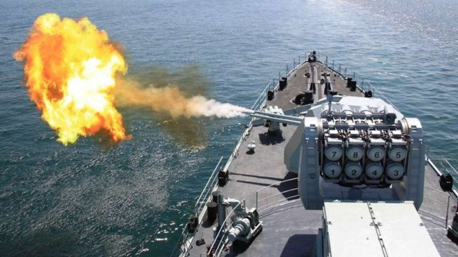 VIVA Militer: Kapal perang Angkatan Laut China menembakkan meriam