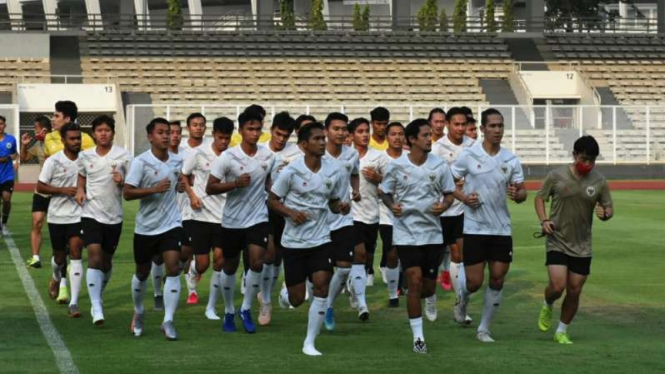Timnas Indonesia melakukan latihan di Stadion Madya