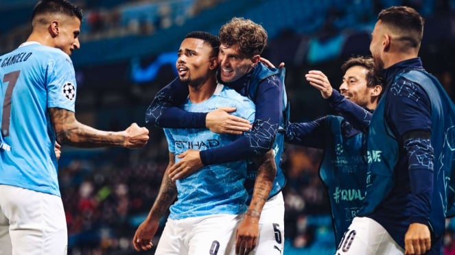 Pemain Manchester City rayakan gol Gabriel Jesus.