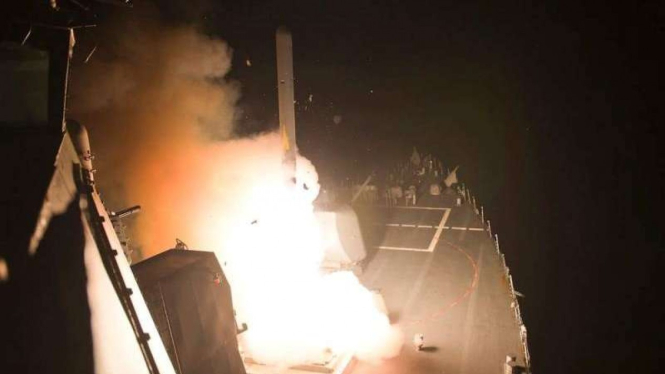 VIVA Militer: Kapal perang AS, USS Arleigh Burke luncurkan rudal balistik nuklir