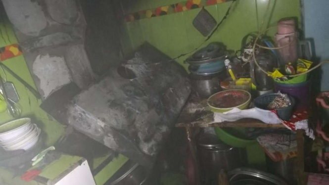 Kompor meledak di sebuah rumah di Jalan raya Kebon Jeruk, Jakarta Barat.