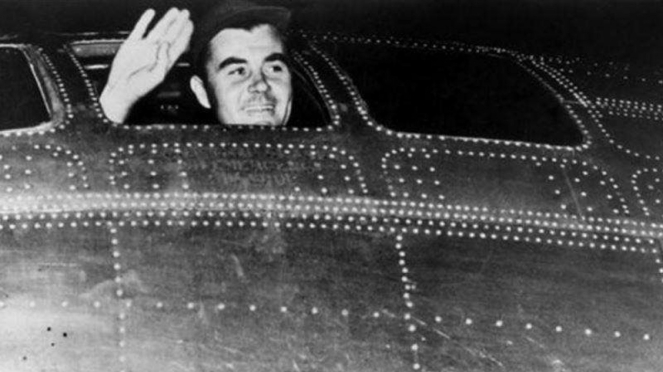 VIVA Militer: Pilot AS yang menjatuhkan bom Hiroshima, Kolonel Paul Tibbets