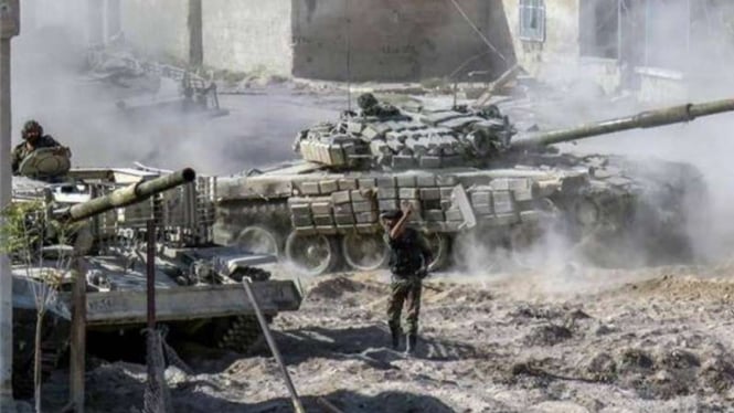 VIVA Militer : Tank pasukan Rusia di Suriah menghancurkan markas militan Suriah 