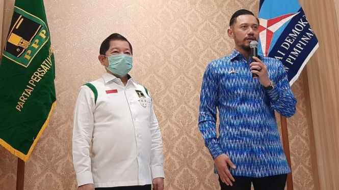Ketua Umum Partai Demokrat Agus Harimurti Yudhoyono (kanan) menemui Ketua Umum PPP Suharso Monoarfa di kantor partai berlambang Kakbah itu di Jakarta, Rabu 12 Agustus 2020.