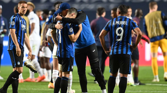 Kesedihan pemain Atalanta usai disingkirkan PSG di Liga Champions.