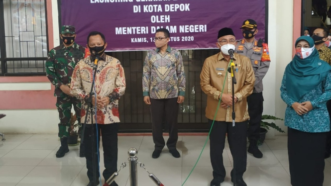 Menteri Dalam Negeri, Tito Karnavian, dan Wali Kota Depok Mohammad Idris.