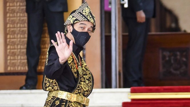 Presiden Jokowi mengenakan Baju Adat Sabu dari Nusa Tenggara Timur saat menghadiri Sidang Tahunan MPR,DPD, dan DPR di Senayan Jakarta 14 Agustus 2020. (Foto ilustrasi)  