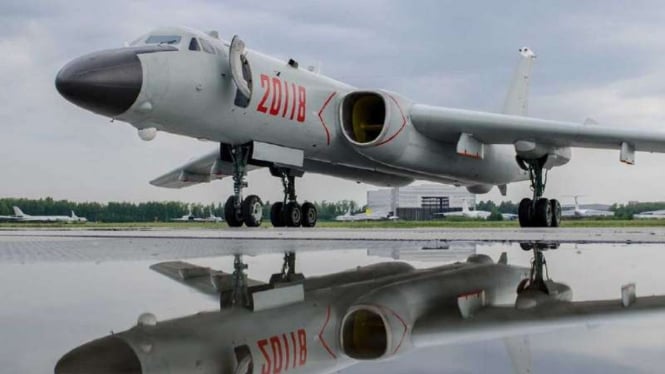 VIVA Militer : Pesawat Bomber China Xian H-6J