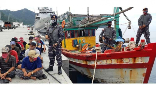 VIVA Militer : TNI AL tangkap kapal penangkap ikan berbendera Vietnam di Natuna