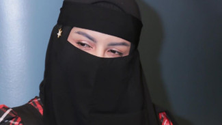 Five Vi Hijrah dan Bercadar hingga Anya Geraldine Pamer Dada