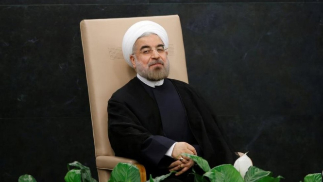 Presiden Iran Hassan Rouhani saat menunggu giliran berpidato di depan Majelis Umum PBB ke-68 di markas besar PBB di New York, 24 September 2013.-REUTERS/RAY STUBBLEBINE/FILE PHOTO


