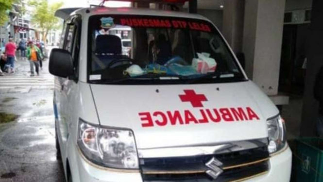 Ambulance yang sempat dihalangi pengendara di Garut