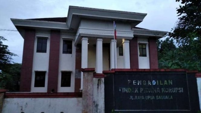 Bendera RMS dikibarkan di halaman pengadilan tipikor, Ambon