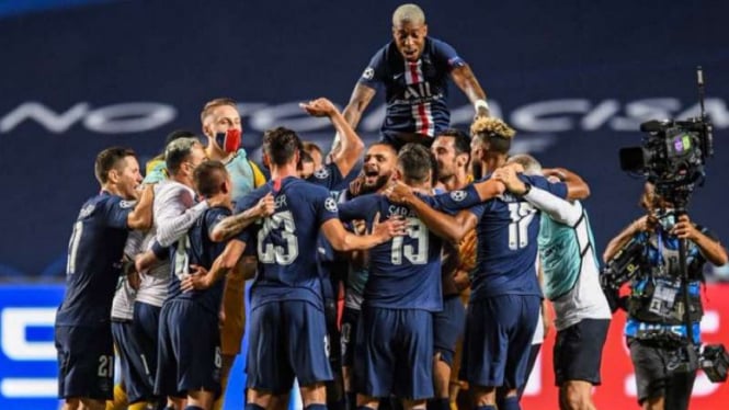 Pemain Paris Saint-Germain merayakan keberhasilan lolos ke final Liga Champions.