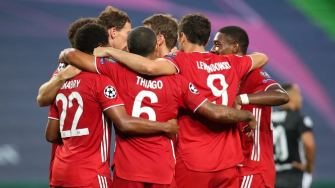 Para pemain Bayern Munich merayakan gol. 