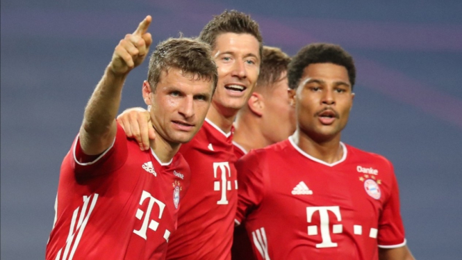 Para pemain Bayern Munich rayakan gol. 