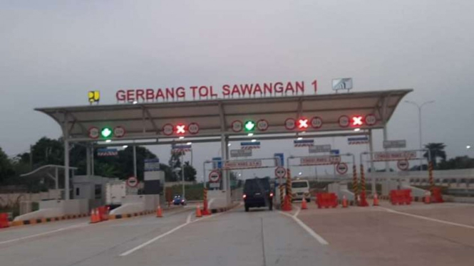 Gerbang Tol Sawangan Tol Desari.