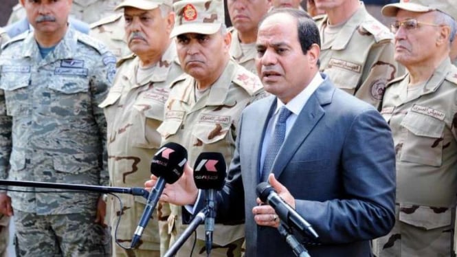 VIVA Militer: Presiden Abdel Fatah el-Sisi bersama perwira tinggi militer Mesir