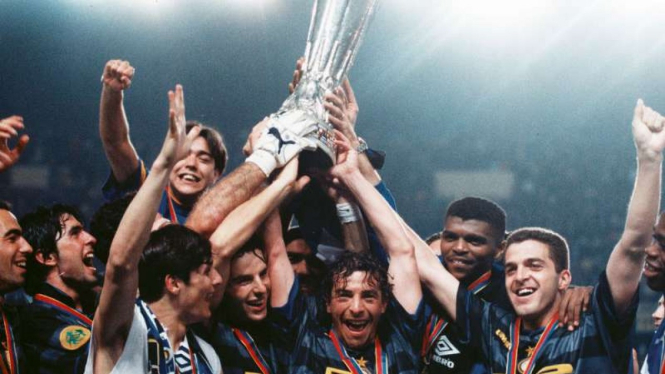Inter Milan juara Piala UEFA 1997/98.