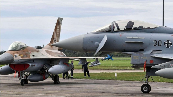 VIVA Militer: Jet Tempur Eurofighter Jerman (kiri) dan Jet Tempur F-16 Israel