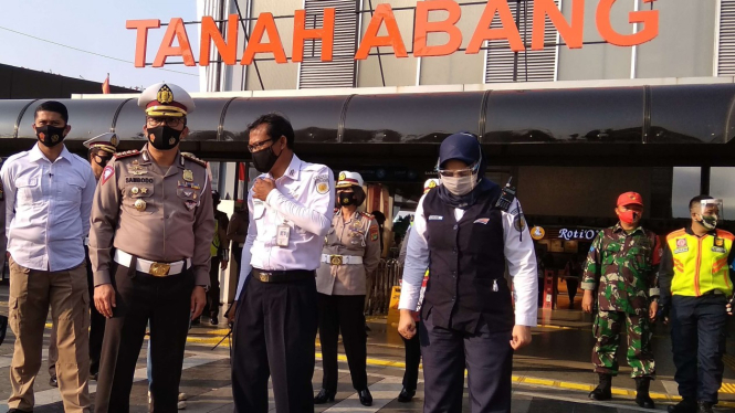 Dirlantas Polda Metro Jaya Kombes Polisi Sambodo Meninjau Stasiun Tanah Abang
