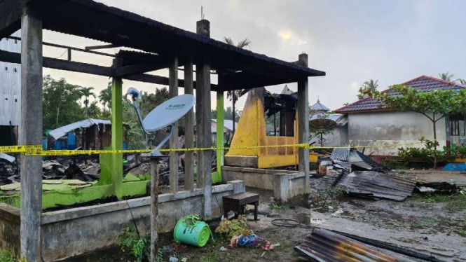 Satu dari empat rumah yang hangus akibat kebakaran di Kecamatan Gaung Anak Serka, Kabupaten Indragiri Hilir, Riau, Senin, 24 Agustus 2020.