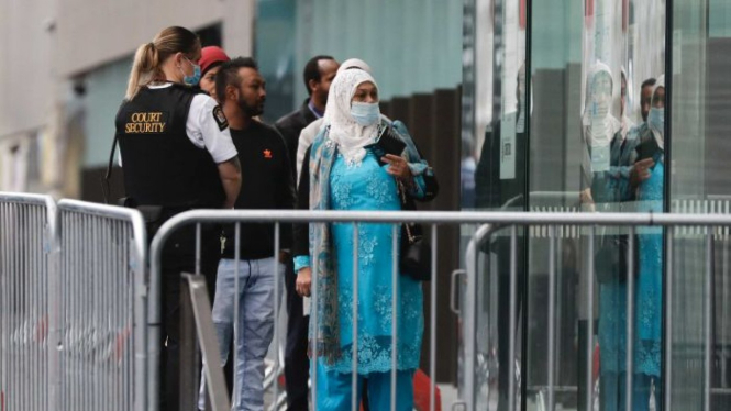 Para penyintas dan keluarga korban serangan terorisme memasuki gedung pengadilan di Christchurch, Selandia Baru, Senin (24/08/2020), untuk mendengarkan sidang vonis terhadap Terdakwa Brenton Tarrant. Sidang dijadwalkan berlangsung beberapa hari.