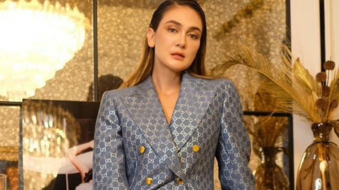 Luna Maya.