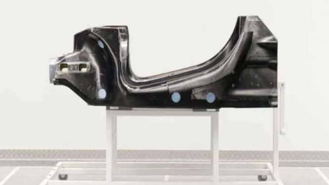 Kerangka serat karbon untuk mobil sport hybrid McLaren