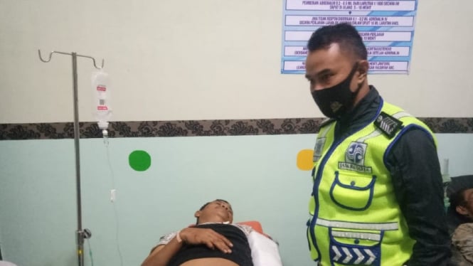 Korban mobil terbalik Gunung Luhur atau Negeri di Atas Awan, Banten.
