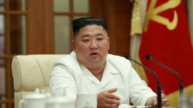 Penampilan Kim bertentangan dengan rumor baru-baru ini bahwa dia sakit parah.-Reuters

