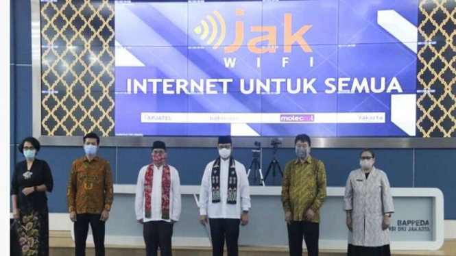 Gubernur DKI Jakarta Anies Baswedan meresmikan program JakWIFI