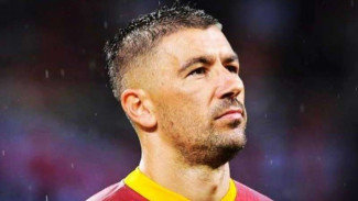 Kolarov Mendekat ke Inter Milan, AS Roma Bidik Bek Arsenal