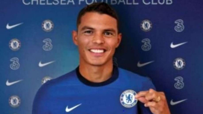 Bek baru Chelsea, Thiago Silva. 