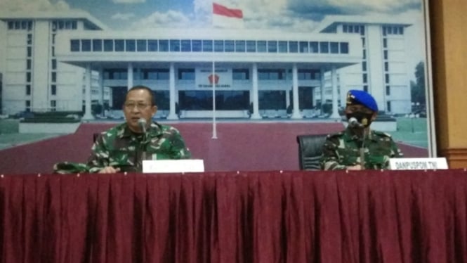 Danpuspom) TNI, Mayjen TNI Eddy Rate Muis (kanan).