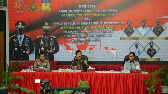 Kapolri Jenderal Polisi Idham Azis bersama Panglima TNI Marsekal Hadi Tjahjanto