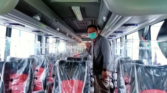 Bus buatan karoseri Adi Putro