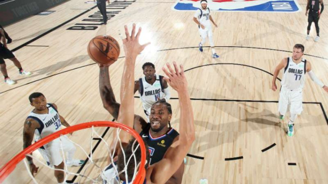 Pemain LA Clippers, Kawhi Leonard saat menghadapi Dallas Mavericks.