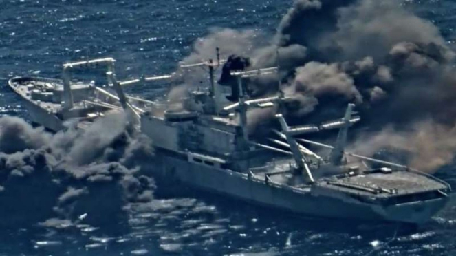 VIVA Militer: Kapal perang Angkatan Laut AS, USS Durham, ditembak rudal