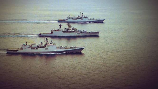 VIVA Militer: Kapal fregat tentara  India.