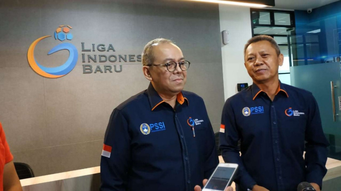 Direktur Utama PT LIB, Akhmad Hadian Lukita (kiri) dan Sudjarno 