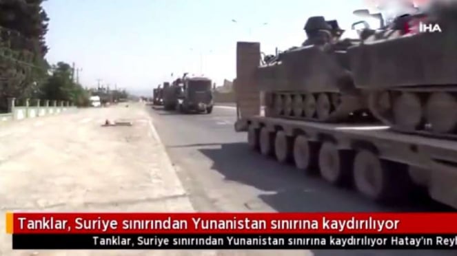 VIVA Militer: Konvoi tank militer Turki ke perbatasan Yunani.