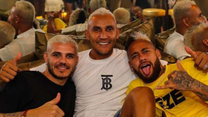 Pemain PSG, Mauro Icardi, Keylor Navas dan Neymar saat liburan di Ibiza.