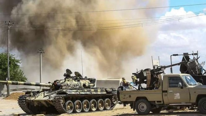 VIVA Militer: Pasukan pemberontak Singa LNA menyerang Sirte