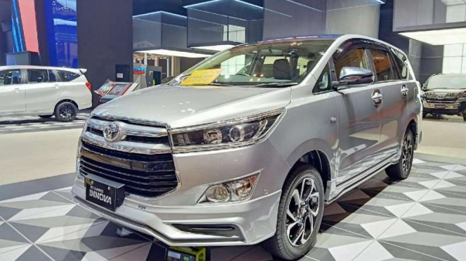 Mobil Toyota Innova