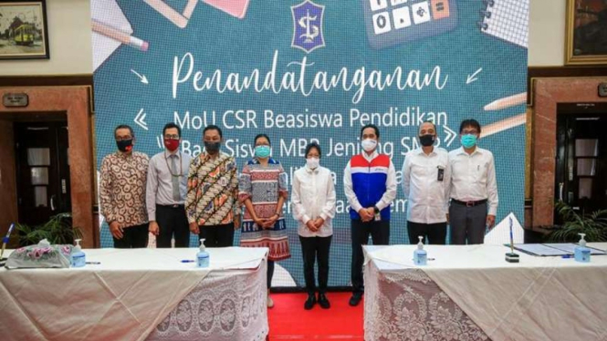 Penandatangan MoU Wali Kota Surabaya Tri Rismaharini bersama PT SIER