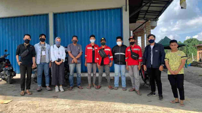 Mahasiswa dari UMM bersama Relawan At-Taufiq membenahi Lapangan di Perumahan Bukit Pinang Batar Indah Kelurahan Samarinda Ulu, Senin (31/08/20) s/d Jum’at (4/09/20).
