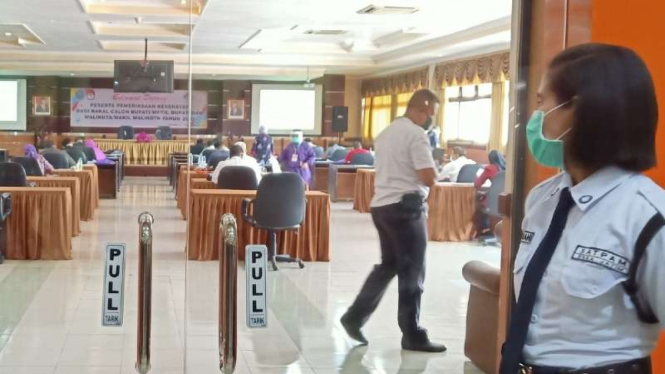 Sebanyak 26 calon kepala daerah dan wakil kepala daerah di Jawa Timur menjalani tes rohani atau tes psikologi di Rumah Sakit Saiful Anwar (RSSA) Kota Malang pada Rabu pagi, 9 September 2020.